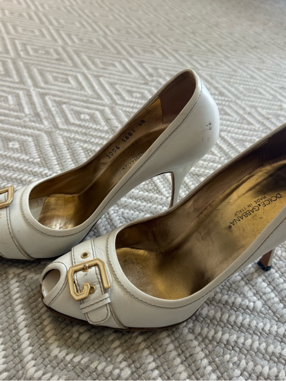 Dolce & Gabbana White Leather Peep-Toe Pumps with Gold Buckle Detail - Picture 3 of 12